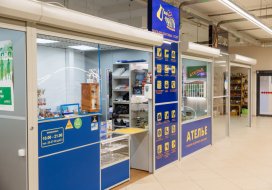 Напротив касс супермаркета "Перекресток"